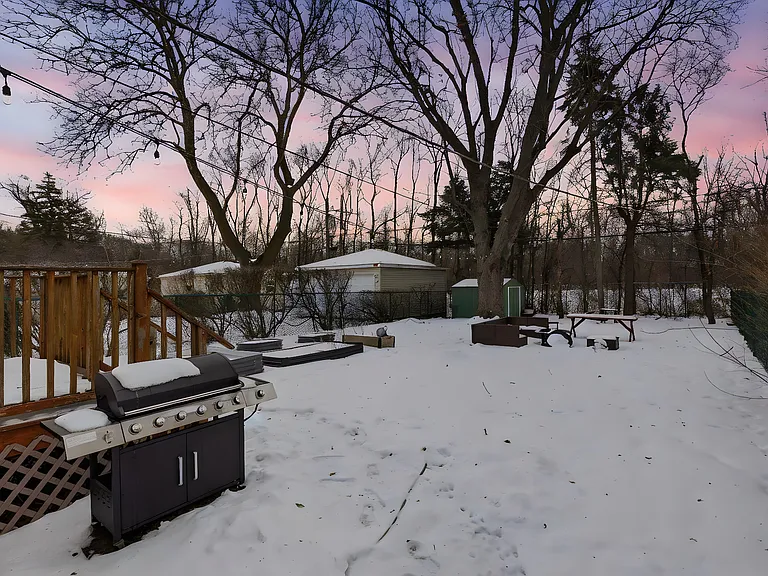 1512 Mulford St — Photo 15