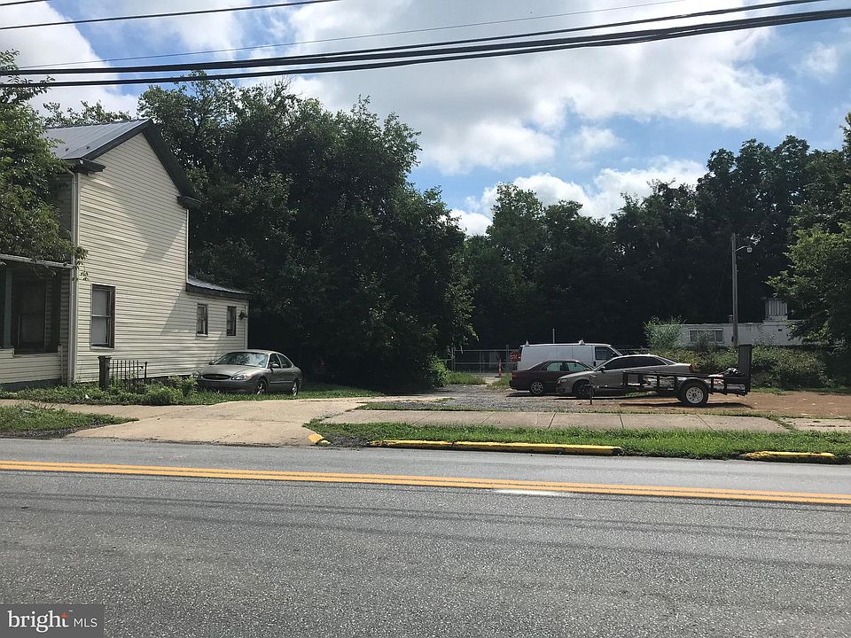 2nd image of 213 N Raleigh St