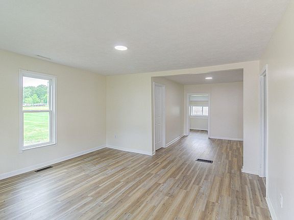 5th image of 117 Helen Ave