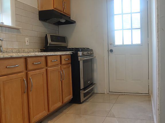 4th image of 11 E Thompson Ave