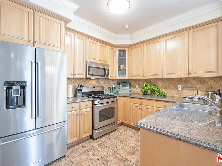 5254 Corteen Pl #10 — Photo 17