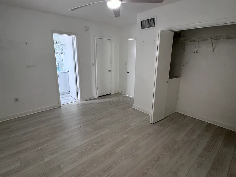 4250 SW 67th Ave #11 — Photo 5