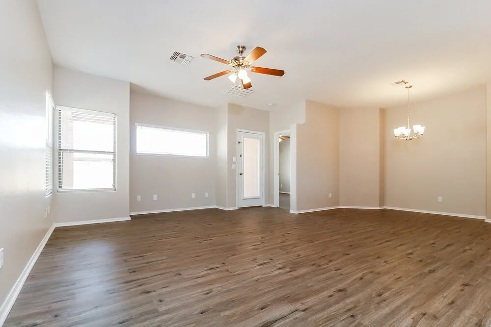 3 bed, 2.0 bath, 1322 sqft, $1,805 — Photo 4