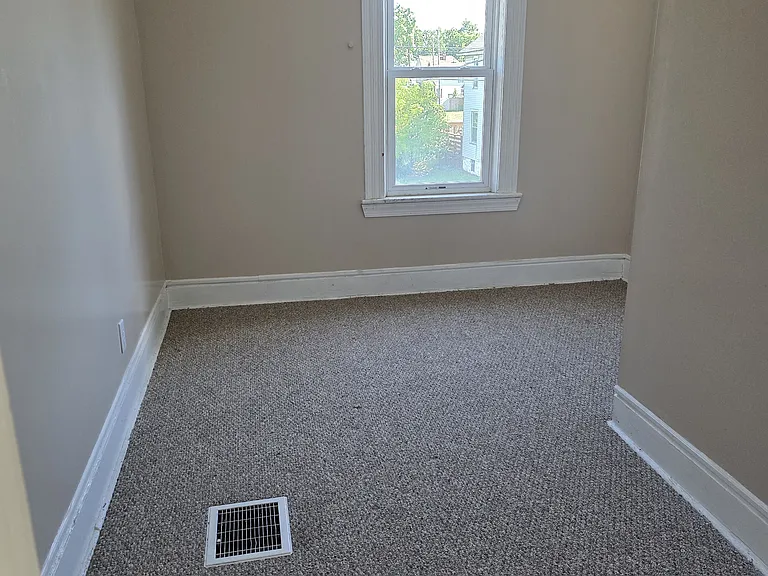 382 Orchard St — Photo 7