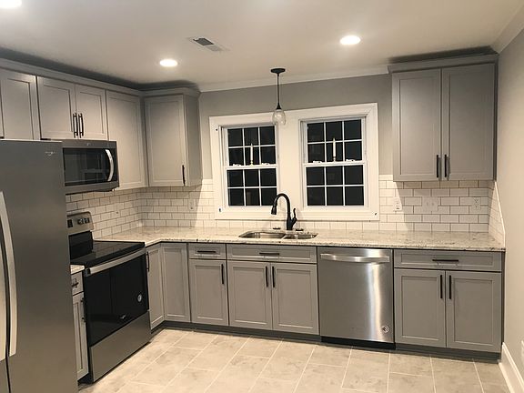 Tile kitchen w/granite 