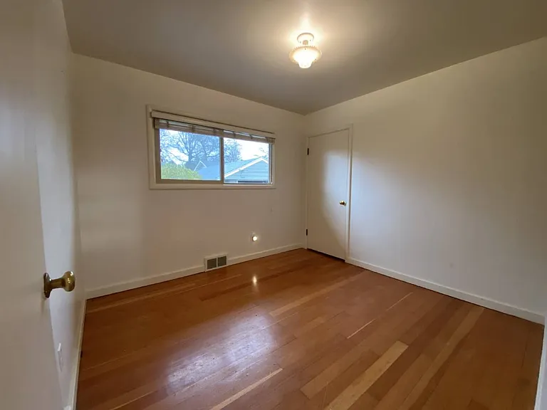 1608 E St — Photo 7