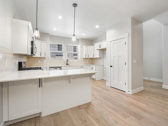 5th image of 1554 N 3830 W