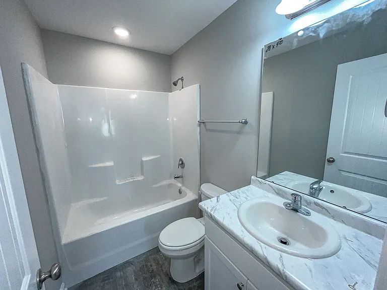 105 Callaway Cres — Photo 8