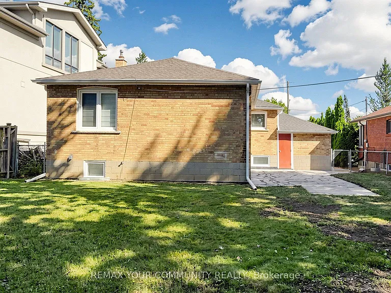 135 Searle Ave — Photo 44