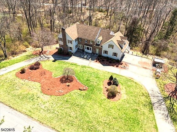 2nd image of 13 Bridge Hollow Rd