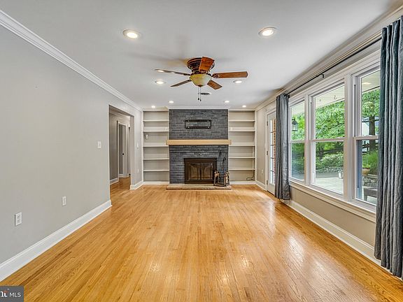 5th image of 5615 Glenwood Dr