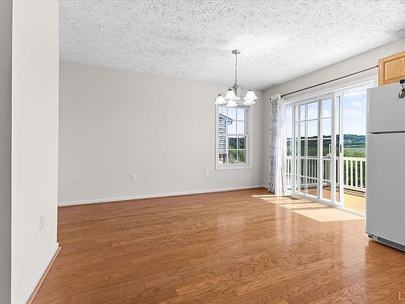 3rd image of 77 Pinnacle Ln