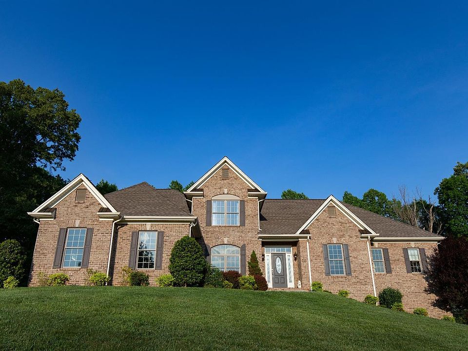 1st image of 211 Waterton Dr