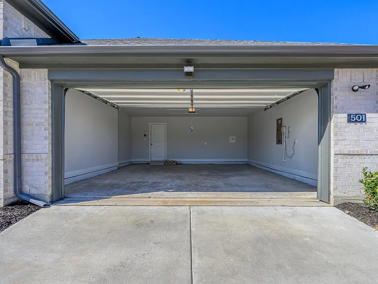 501 Amenduni Ln — Photo 26