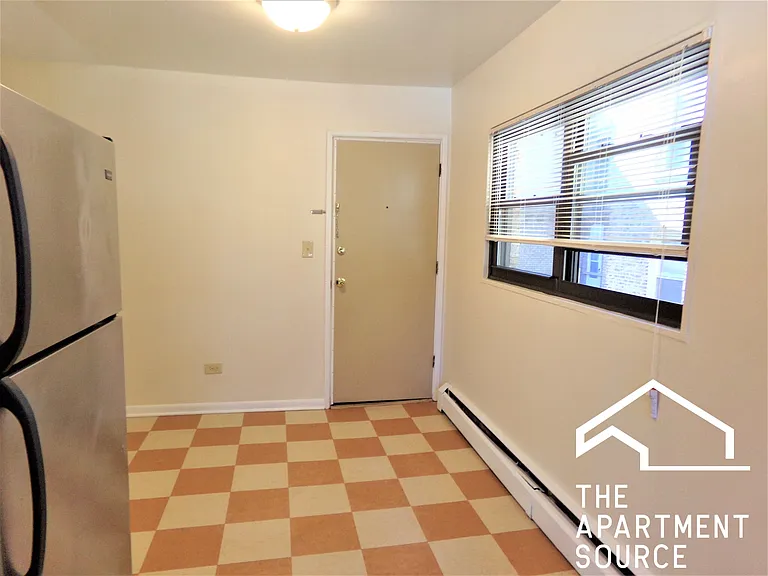 1644 W Sherwin Ave #2C — Photo 3