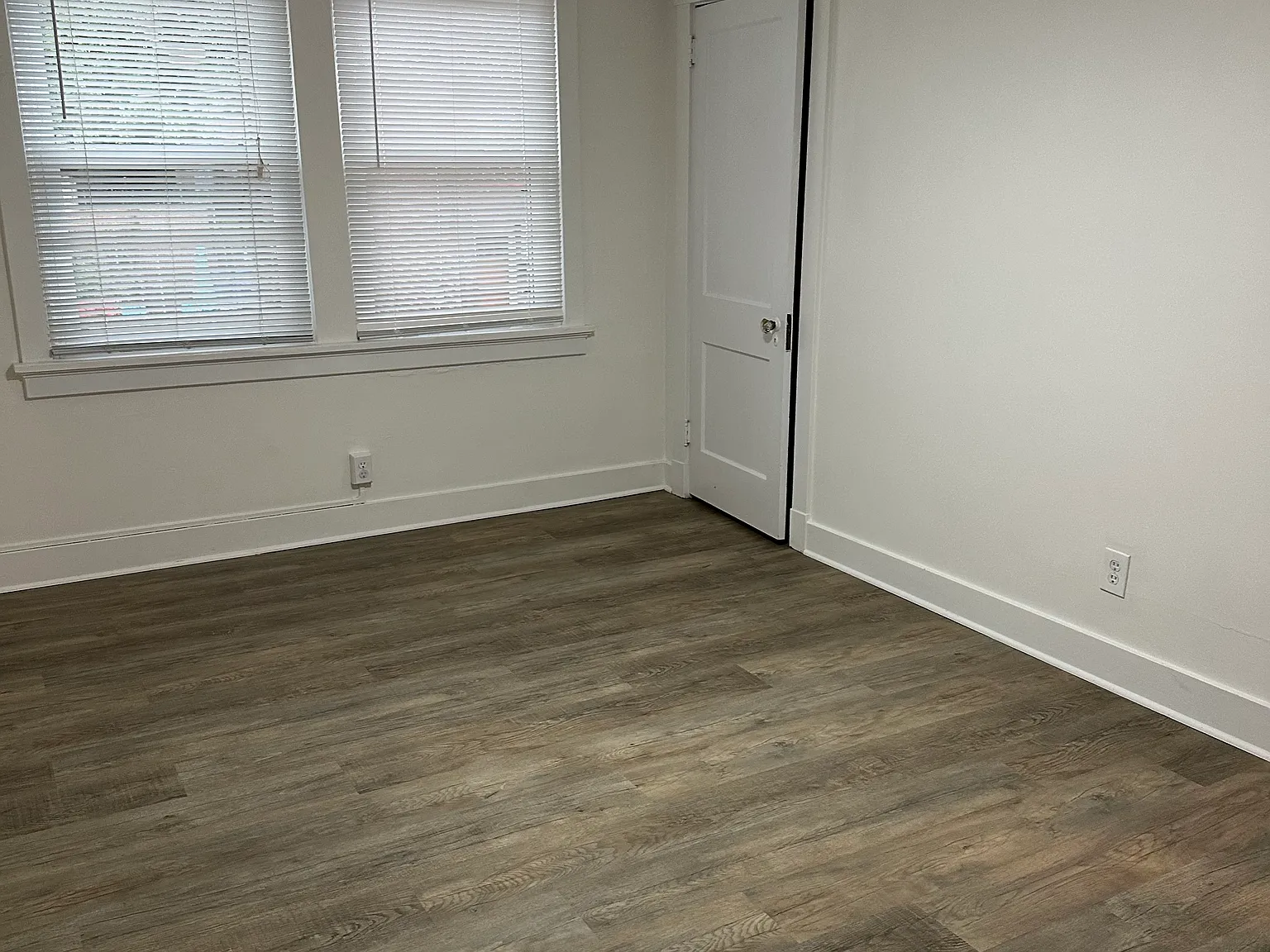 2 bed, 1000 sqft, $1,870 — Photo 3