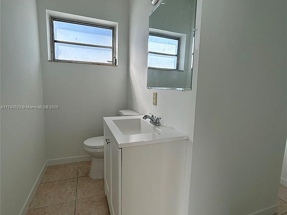 4th image of 20690 NW 15th Ave APT C-143