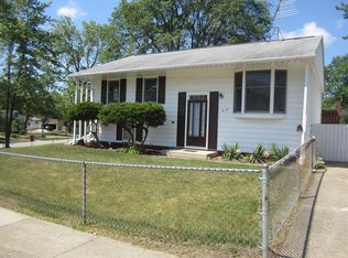 318 Field Ln, Streamwood, IL 60107