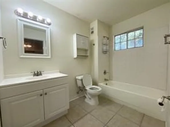 3705 SW 27th St APT 1212, Gainesville, FL 32608