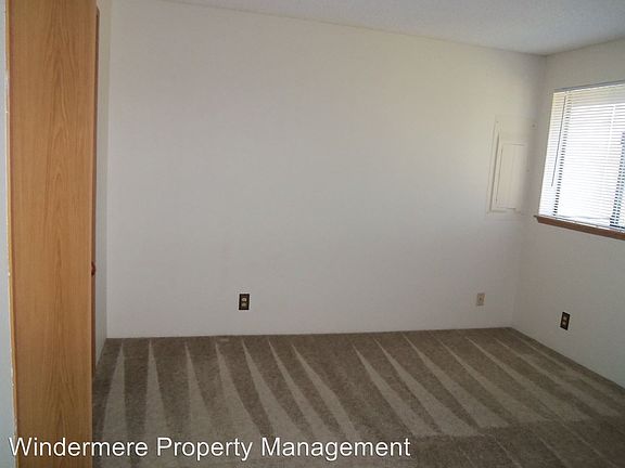 5th image of 229 NE Cedar Ave APT 4