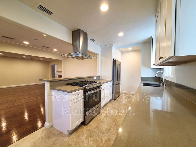 1st image of 4745 Caroline Dr