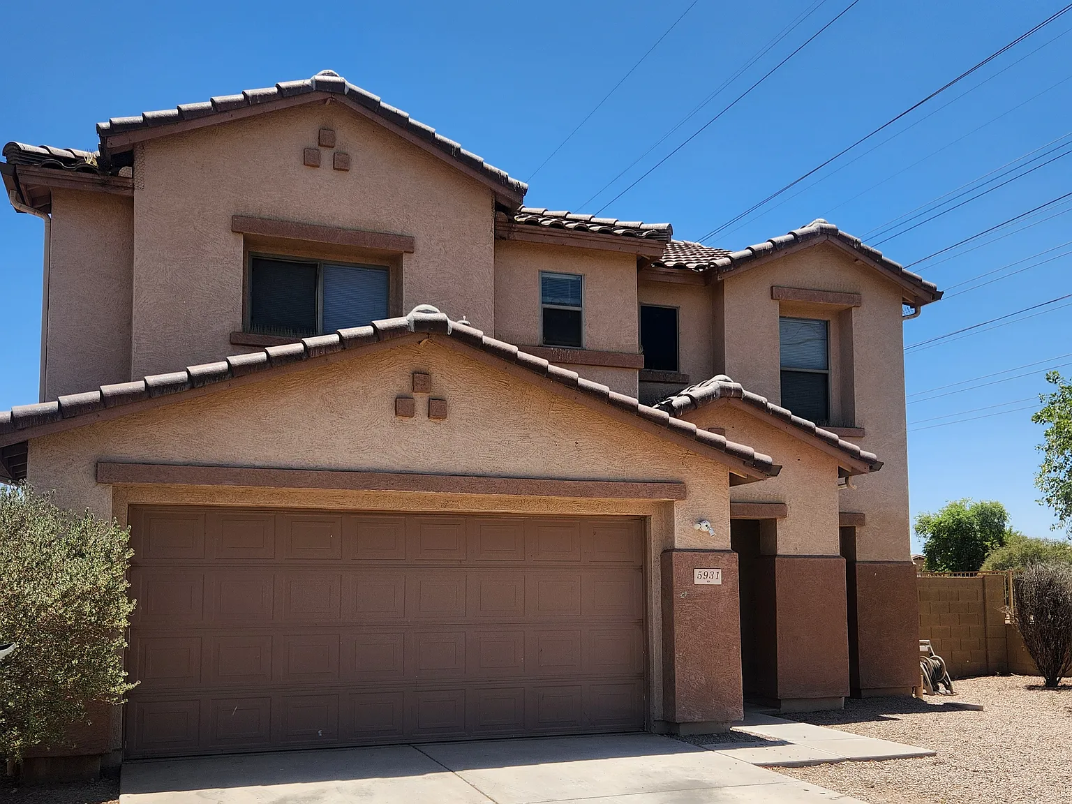 4 bed, 2.5 bath, 2317 sqft, $2,395 — Photo 2