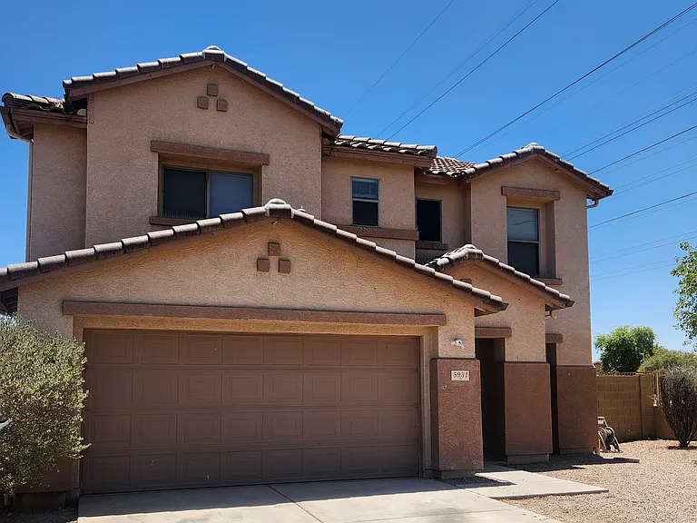 5931 W Albeniz Pl — Photo 2
