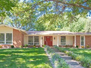317 Country Club Dr, Ballwin, MO