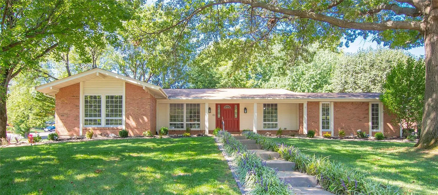317 Country Club Dr photo 1