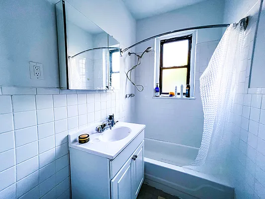 Rented by Voro New York | media 29