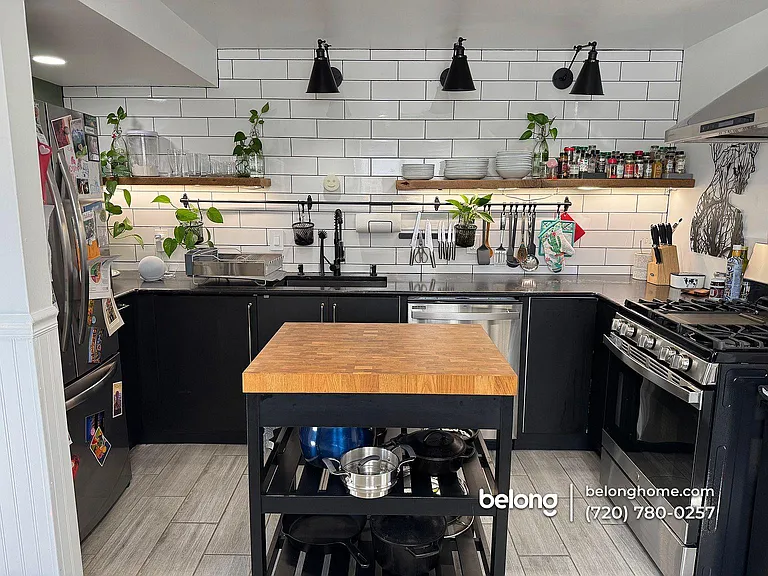 121 S Stuart St — Photo 2