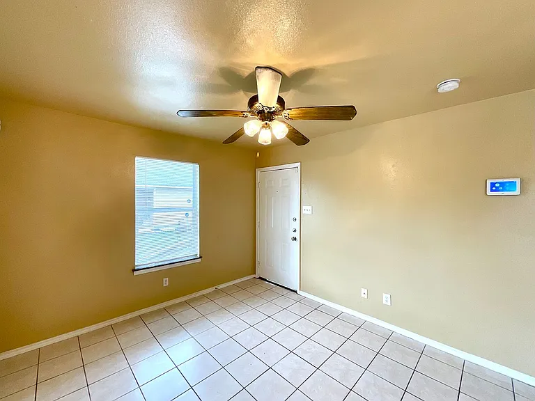 422 Amires Pl — Photo 5