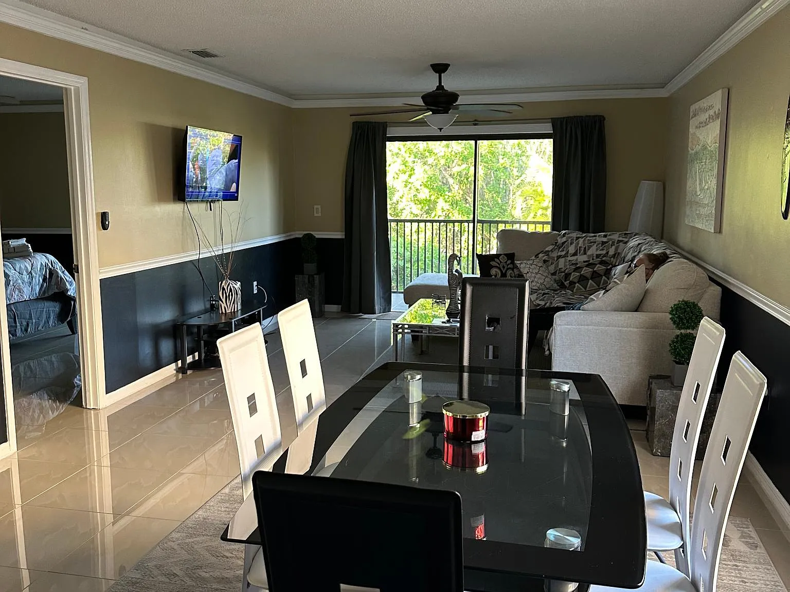 3 bed, 1354 sqft, $2,200 — Photo 4