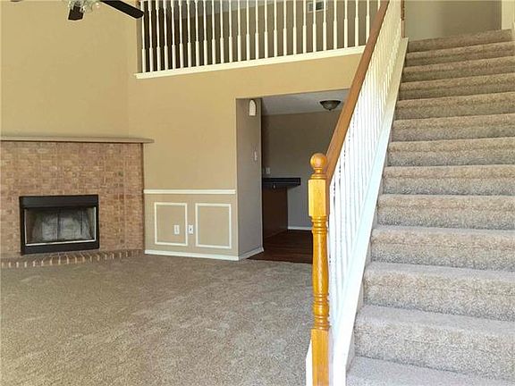 3rd image of 421 Blueberry Hill Ln