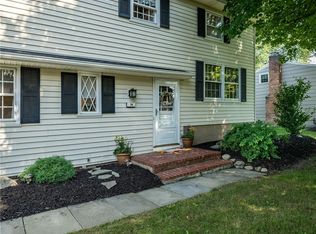 74 Parkridge Dr, Pittsford, NY 14534