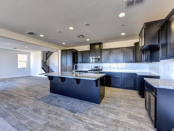 3rd image of 1333 Larkspur Dr