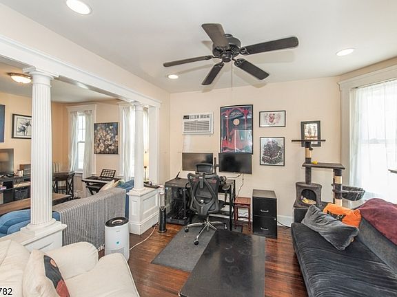 4th image of 107 Sheridan Ave