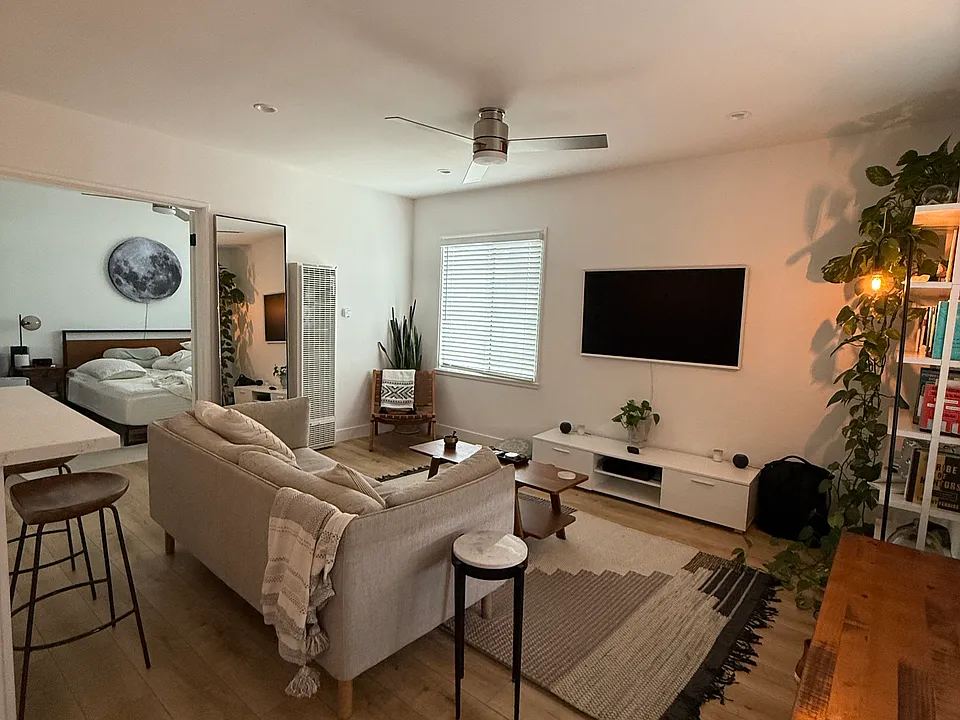 527 Catalina St #4