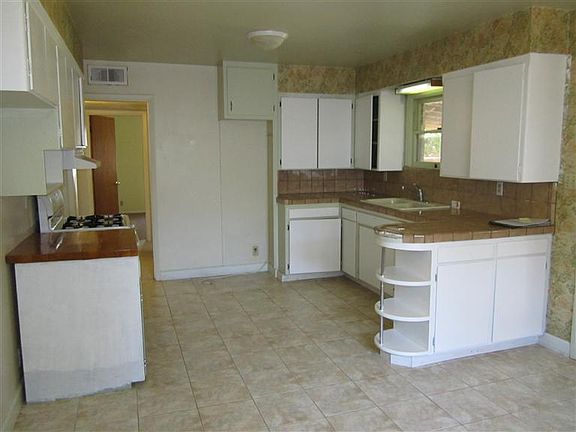 4th image of 4667 E Yale Ave