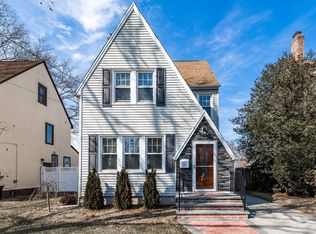 282 Houston Ave, Mineola, NY 11501