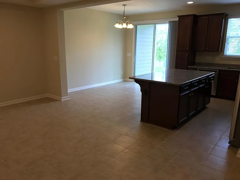 583 Richmond Dr — Photo 4