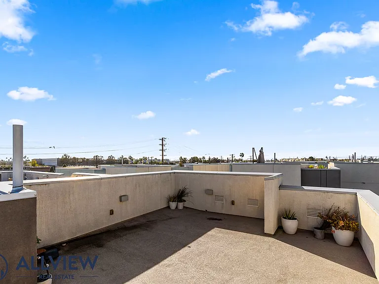 149 Mercer Way — Photo 33
