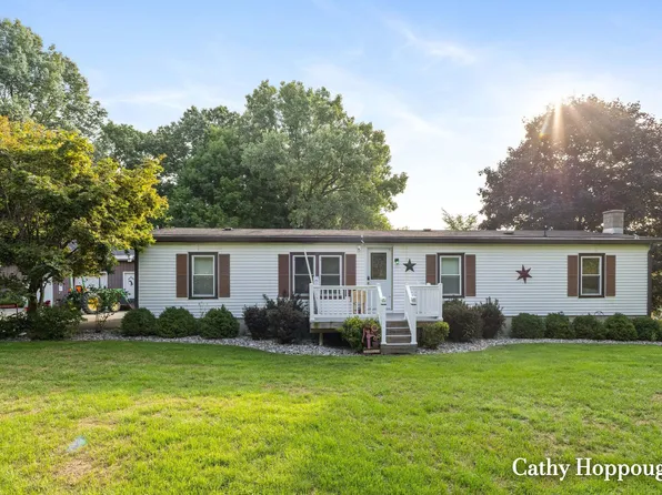 858 Kellogg Rd, Ionia, MI 48846
