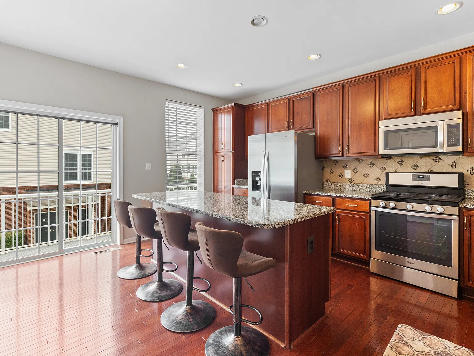 4 bed, 1574 sqft, $3,000 — Photo 4