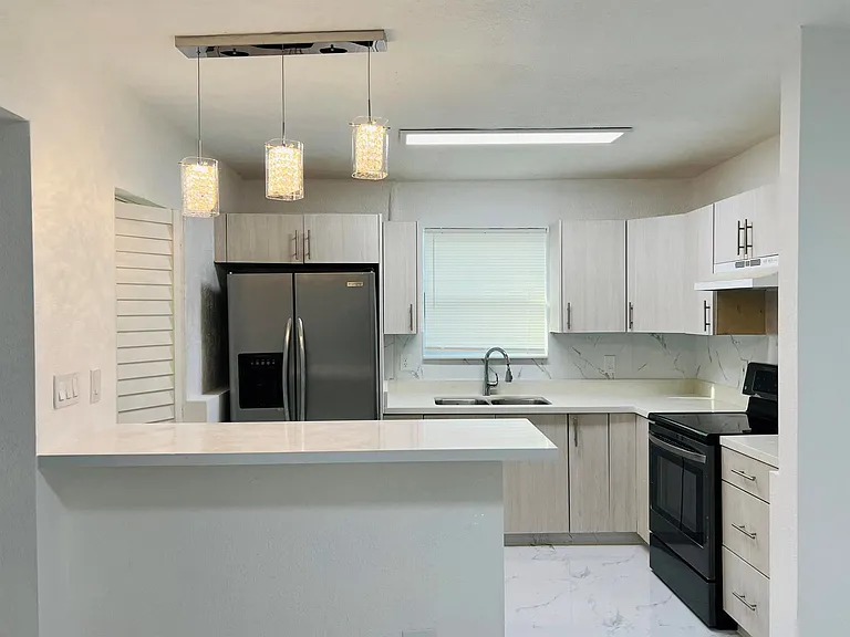 525 NW 22nd Ave — Photo 8