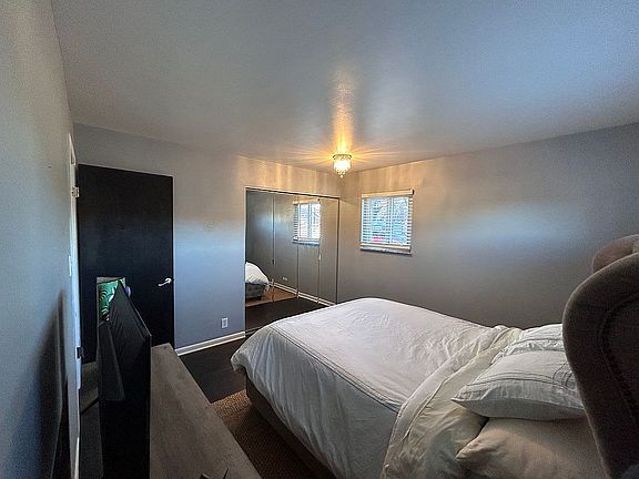 3rd image of 572 Sharon St