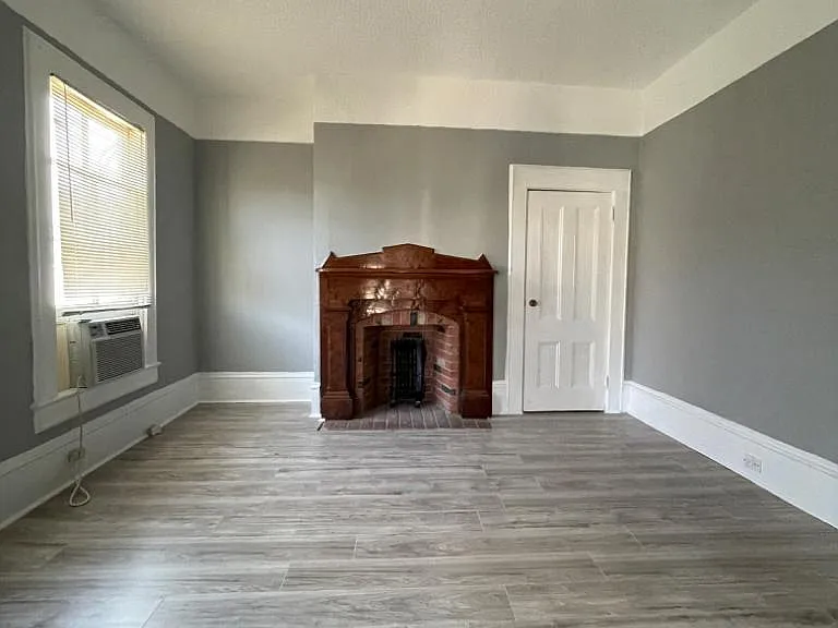 109 S 3rd St #4 — Photo 1