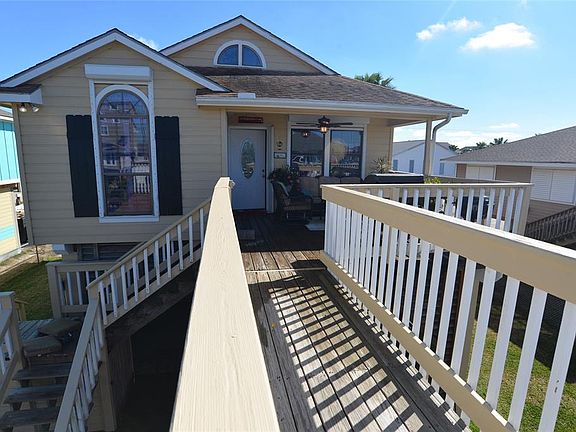 3rd image of 1004 Redfish St