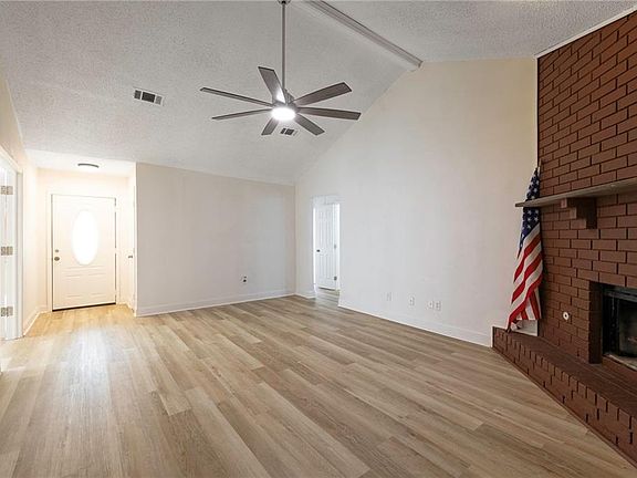 5th image of 2901 Lakewood Dr