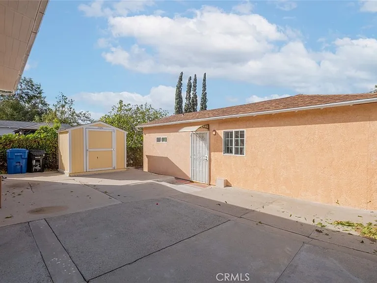 10407 McClemont Ave — Photo 2